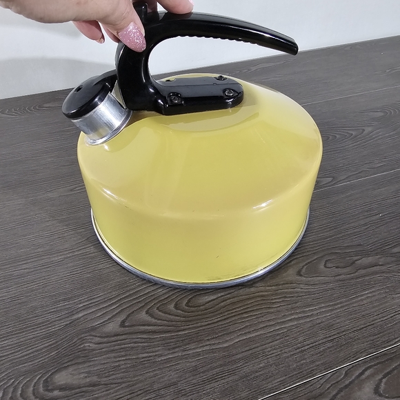 Enterprise Aluminum Co. Mustard Yellow Whistle Teapot Tea Kettle 2 1/2 QT USA - Picture 2 of 7